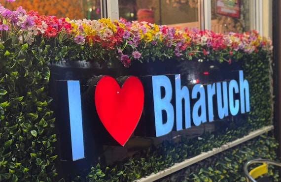 main highlight image