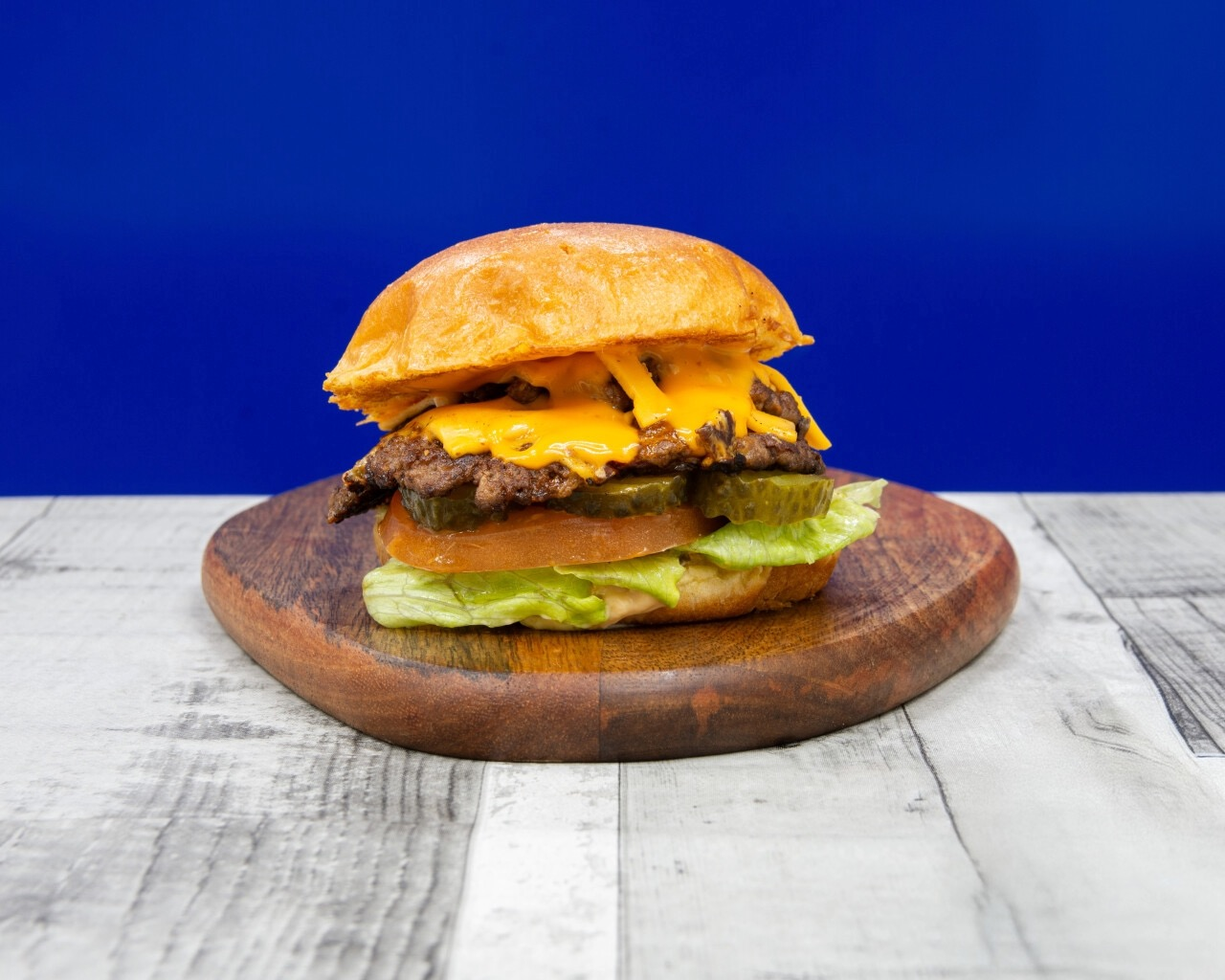 Royal burger tomato lettuce smash burger